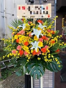 御開店の御祝に　台東区雷門へ御祝のスタンド花をお届けいたしました♪｜「ふじフラワー」　（東京都台東区の花キューピット加盟店 花屋）のブログ