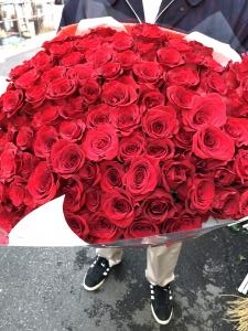 赤バラ１００本！　花束の御注文　誠にありがとうございました♪｜「ふじフラワー」　（東京都台東区の花キューピット加盟店 花屋）のブログ