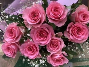 御誕生日の御祝に　バラとカスミソウの花束を　台東区　西浅草へお届けいたしました♪｜「ふじフラワー」　（東京都台東区の花キューピット加盟店 花屋）のブログ