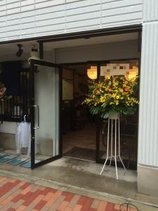 御開店の御祝に　御祝のスタンド花を　台東区　東上野へお届けいたしました♪｜「ふじフラワー」　（東京都台東区の花キューピット加盟店 花屋）のブログ