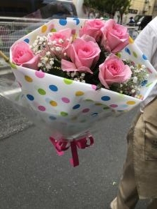 千束４丁目(吉原)へ　御祝に　ピンクバラとカスミソウの花束をお届けいたしました♪｜「ふじフラワー」　（東京都台東区の花キューピット加盟店 花屋）のブログ