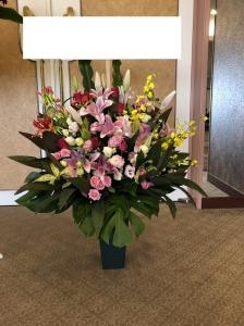 浅草公会堂さまへ　御公演の御祝に　御祝のアレンジメント花をお届けいたしました♪｜「ふじフラワー」　（東京都台東区の花キューピット加盟店 花屋）のブログ