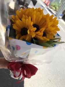 千束４丁目（吉原）へ　ひまわりの花束をお届けいたしました♪｜「ふじフラワー」　（東京都台東区の花キューピット加盟店 花屋）のブログ