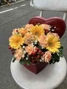 千束4丁目（吉原）へ　御祝のアレンジメント花をお届けいたしました♪｜「ふじフラワー」　（東京都台東区の花キューピット加盟店 花屋）のブログ