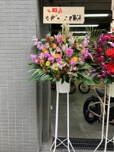浅草九劇場さまへ　御公演の御祝に　御祝のスタンド花をお届けいたしました♪｜「ふじフラワー」　（東京都台東区の花キューピット加盟店 花屋）のブログ