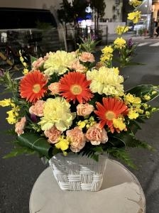 台東区　谷中のギャラリーさまへ　御開店の御祝のアレンジメント花を配達いたしました♪｜「ふじフラワー」　（東京都台東区の花キューピット加盟店 花屋）のブログ