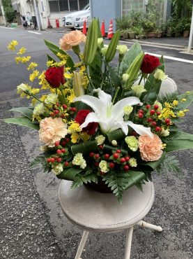 下町のブルックリン(台東区蔵前)へ　御開店の御祝に御祝のアレンジメント花を配達いたしました♪|「ふじフラワー」　（東京都台東区の花屋）のブログ