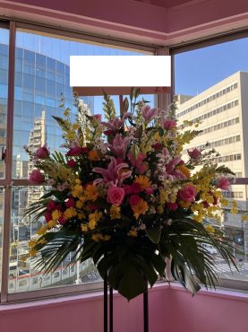 台東区　寿へ　御開店の御祝のスタンド花をお届けいたしました♪｜「ふじフラワー」　（東京都台東区の花キューピット加盟店 花屋）のブログ