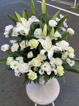 台東区谷中へ　御供のアレンジメント花をお届けいたしました。｜「ふじフラワー」　（東京都台東区の花キューピット加盟店 花屋）のブログ
