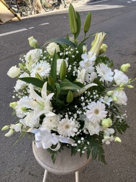 台東区雷門へ　御供のアレンジメント花をお届けいたしました。｜「ふじフラワー」　（東京都台東区の花キューピット加盟店 花屋）のブログ