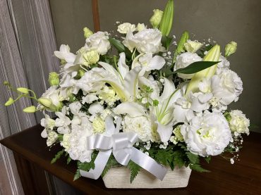 台東区入谷へ　御供のアレンジメント花をお届けいたしました。｜「ふじフラワー」　（東京都台東区の花キューピット加盟店 花屋）のブログ