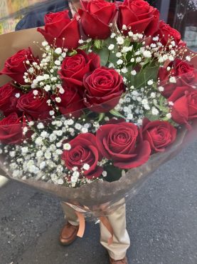 台東区西浅草へ　赤バラとカスミソウの花束をお届けいたしました♪｜「ふじフラワー」　（東京都台東区の花キューピット加盟店 花屋）のブログ