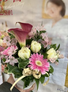 ２ｋ５４０(にーけーごーよんまる)さまへ　御祝のアレンジメント花をお届けいたしました♪｜「ふじフラワー」　（東京都台東区の花キューピット加盟店 花屋）のブログ