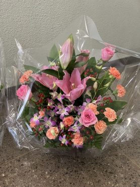 浅草公会堂さまへ　御祝のアレンジメント花を配達いたしました♪｜「ふじフラワー」　（東京都台東区の花キューピット加盟店 花屋）のブログ