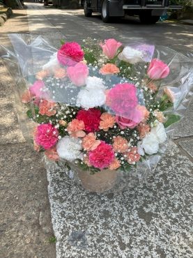 台東区　上野桜木へ　お祝いのアレンジメント花を配達いたしました♪｜「ふじフラワー」　（東京都台東区の花キューピット加盟店 花屋）のブログ