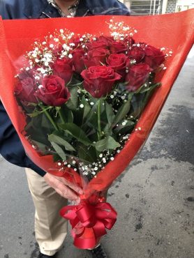 赤バラとカスミソウの花束を　台東区　西浅草へ配達いたしました♪｜「ふじフラワー」　（東京都台東区の花キューピット加盟店 花屋）のブログ