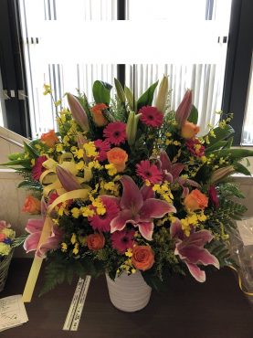 浅草公会堂さまへ　お祝いのアレンジメント花を配達いたしました♪|「ふじフラワー」　（東京都台東区の花屋）のブログ