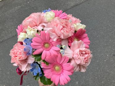 浅草ロック座さまへ  お祝いのアレンジメント花を配達いたしました♪｜「ふじフラワー」　（東京都台東区の花キューピット加盟店 花屋）のブログ