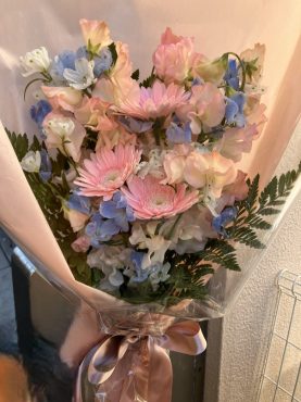 上野　東天紅さまへ　お祝いの花束を配達いたしました♪｜「ふじフラワー」　（東京都台東区の花キューピット加盟店 花屋）のブログ