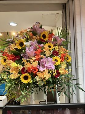 台東区　浅草へ　御開店のお祝いのスタンド花を配達いたしました♪｜「ふじフラワー」　（東京都台東区の花キューピット加盟店 花屋）のブログ